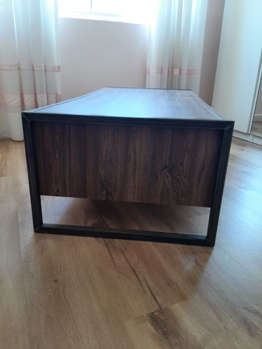 Mesa de centro em madeira e ferro