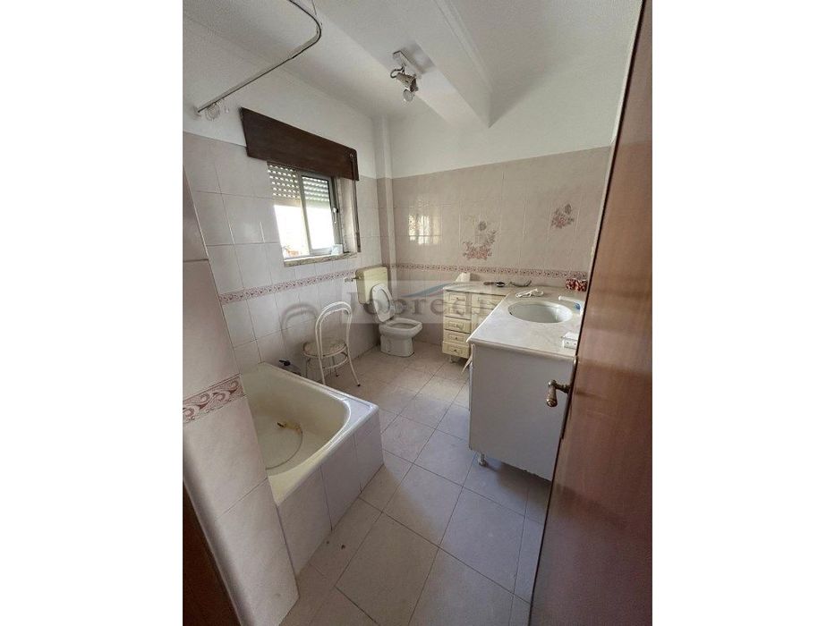 Apartamento T3 resultado da união de 2 apartamento