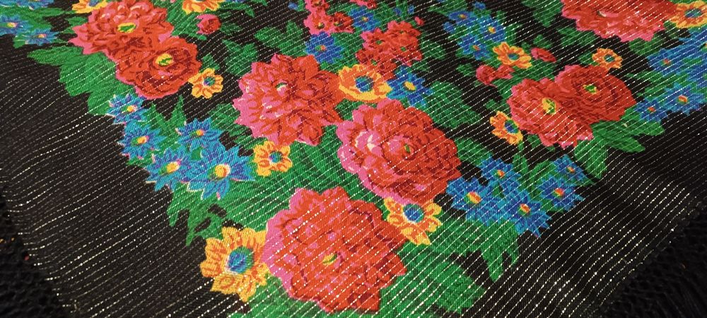 Хустки  чорні та білі