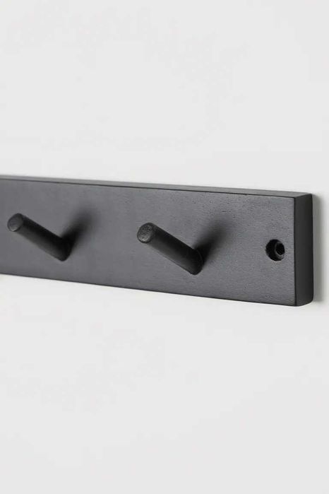 cabides de parede H&M pretos