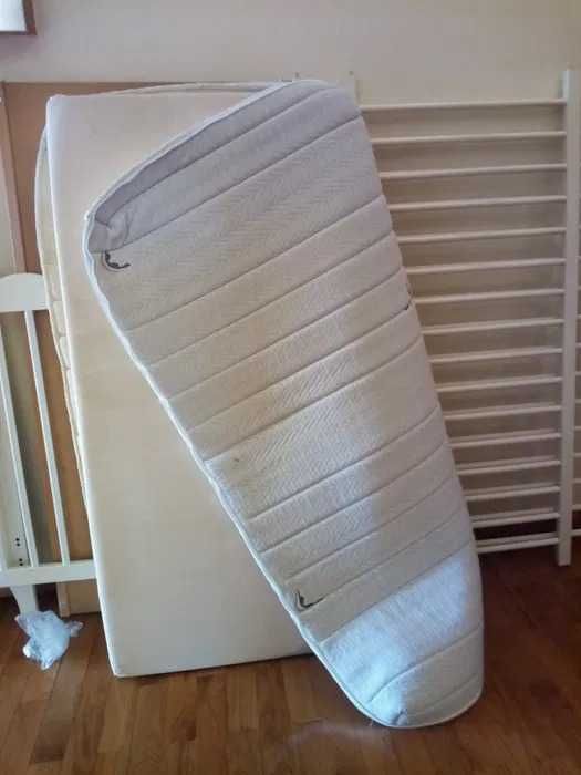 Berço / Cama modelo IKEA com colchão