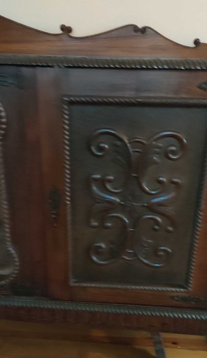 Aparador em madeira maciça