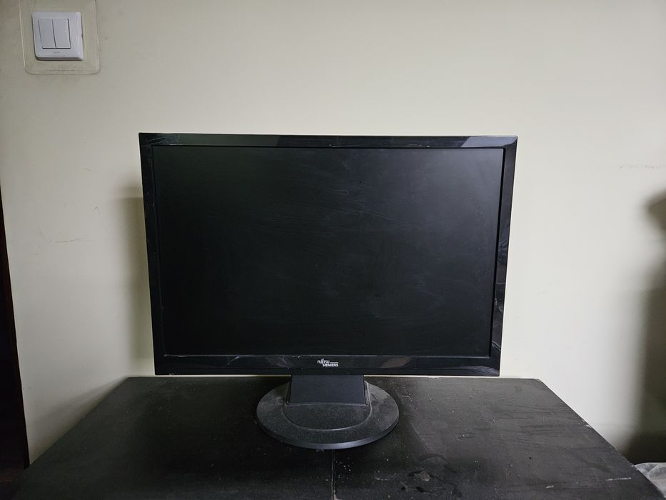 Monitor 22 cale fujitsu sprawny vga dvi
