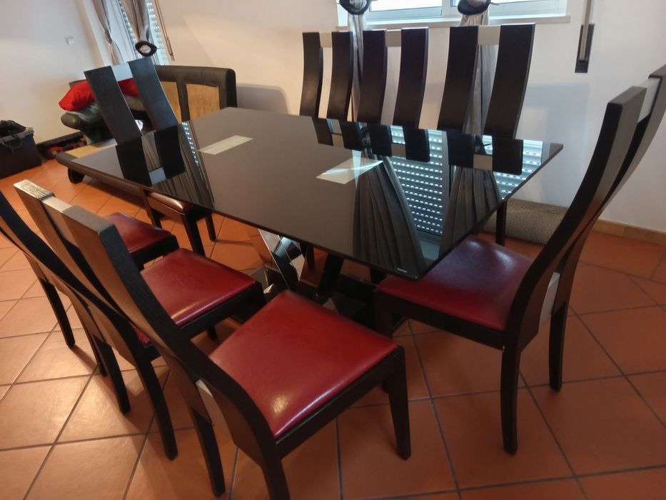 Vendo mesa e cadeiras