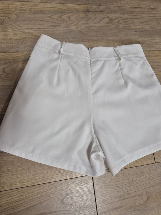 Białe spodnicospodenki rozmiar L