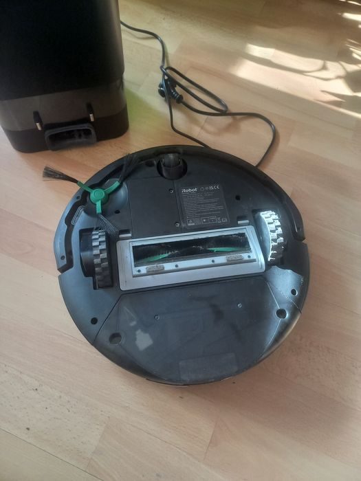 iRobot Roomba że stacją