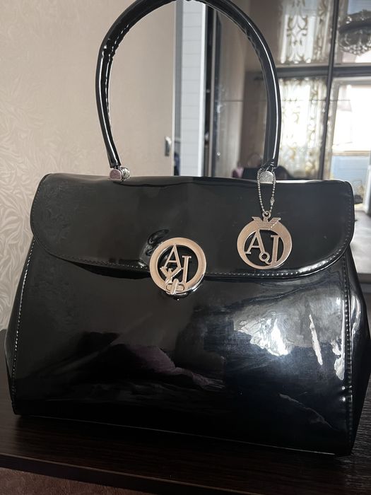Сумка Armani в хорошем состоянии