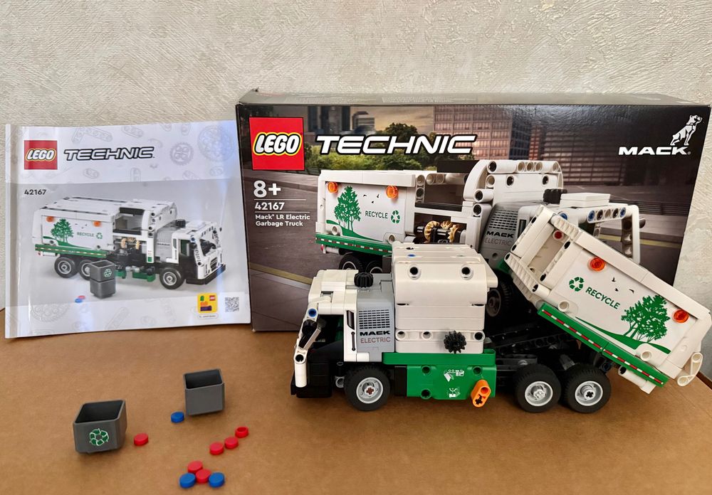 Конструктор LEGO Technic Сміттєвоз Mack LR Electric (42167),вік 8+