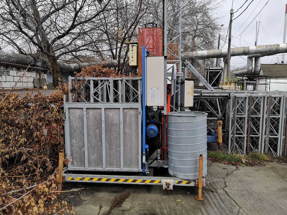 Підйомник будівельний щогловий