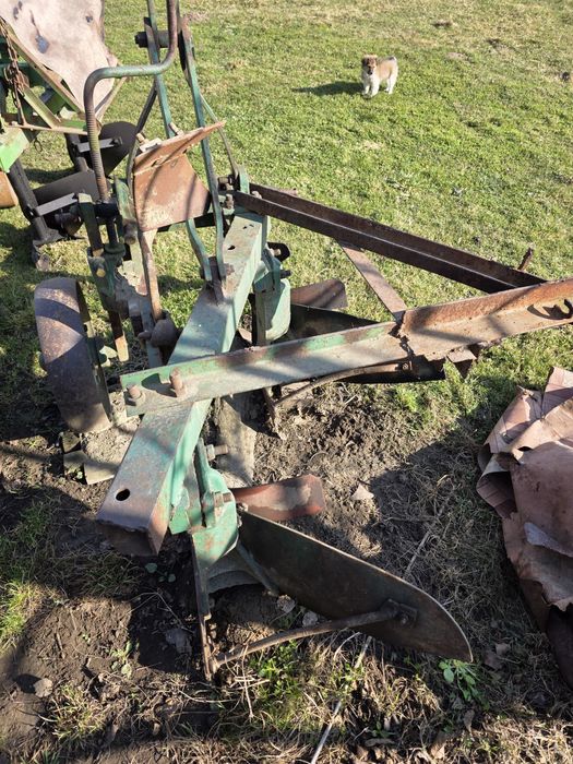 Навісне плуг та культиватор