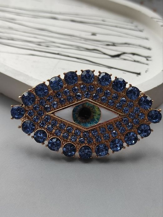 Унікальні брошки око Скіапареллі стиль . різні
