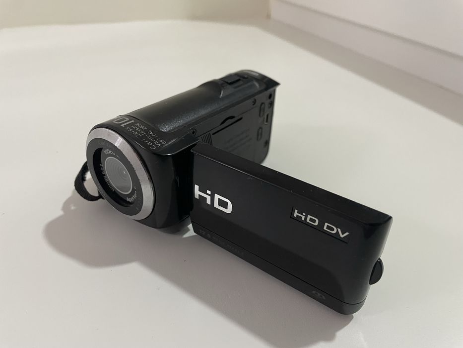 Компактная HD видеокамера Carl Zeiss, 10× зум