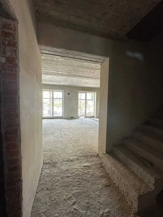 Продаж таунхауса 155м2 з гаражем в місті, поруч все необхідне!