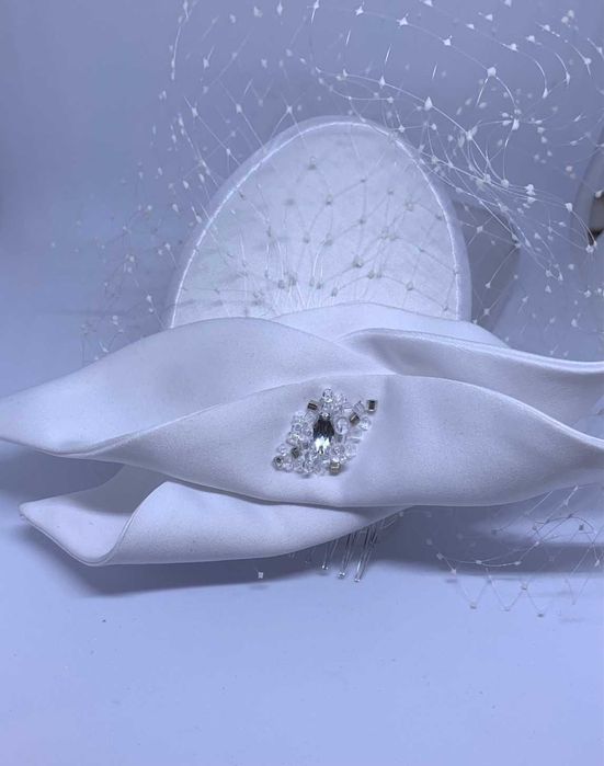 nowy toczek ślubny duże detale kryształki woalka średni biel glamour
