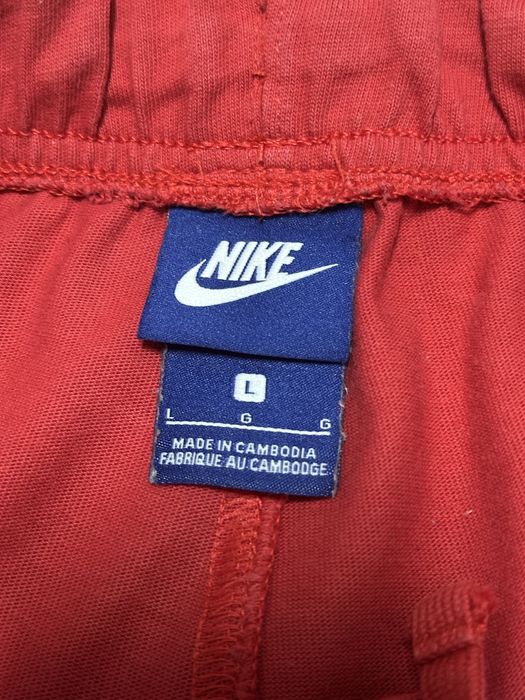 Czerwone Szorty Nike L