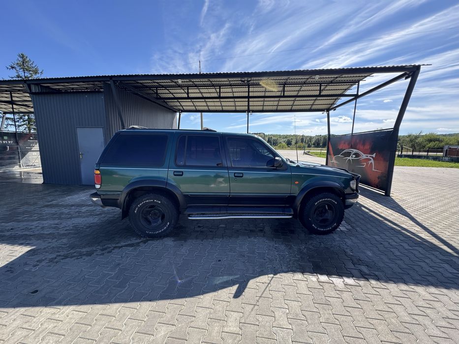 Хороше авто Ford Explorer рамний позашляховик 4.0 газ бензин