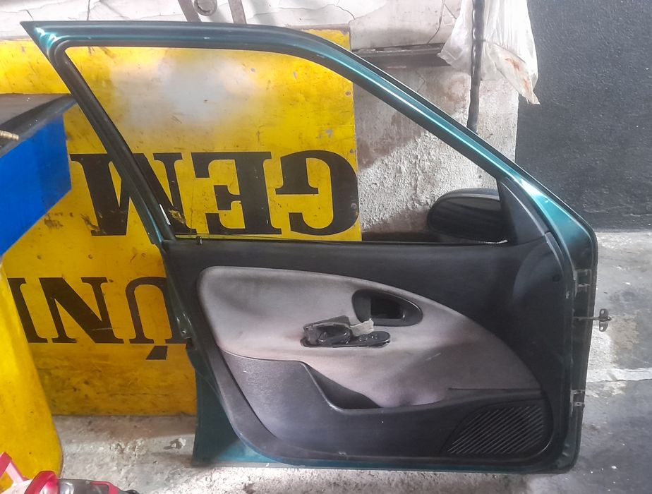 Porta esq. Citroen saxo