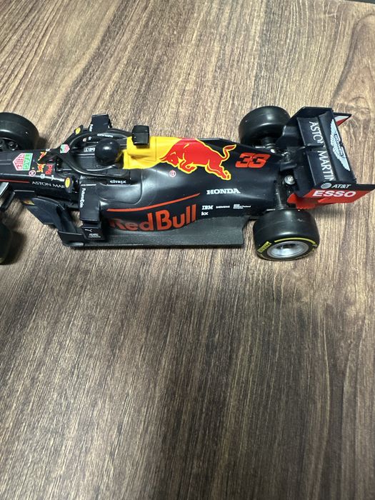Модель болід Формула-1 Red Bull Racing Honda