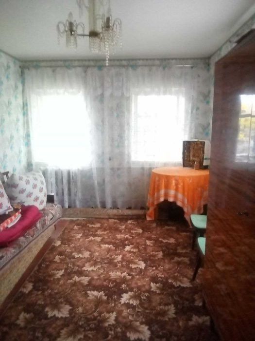 Продам будинок із земельною ділянкою та гаражем