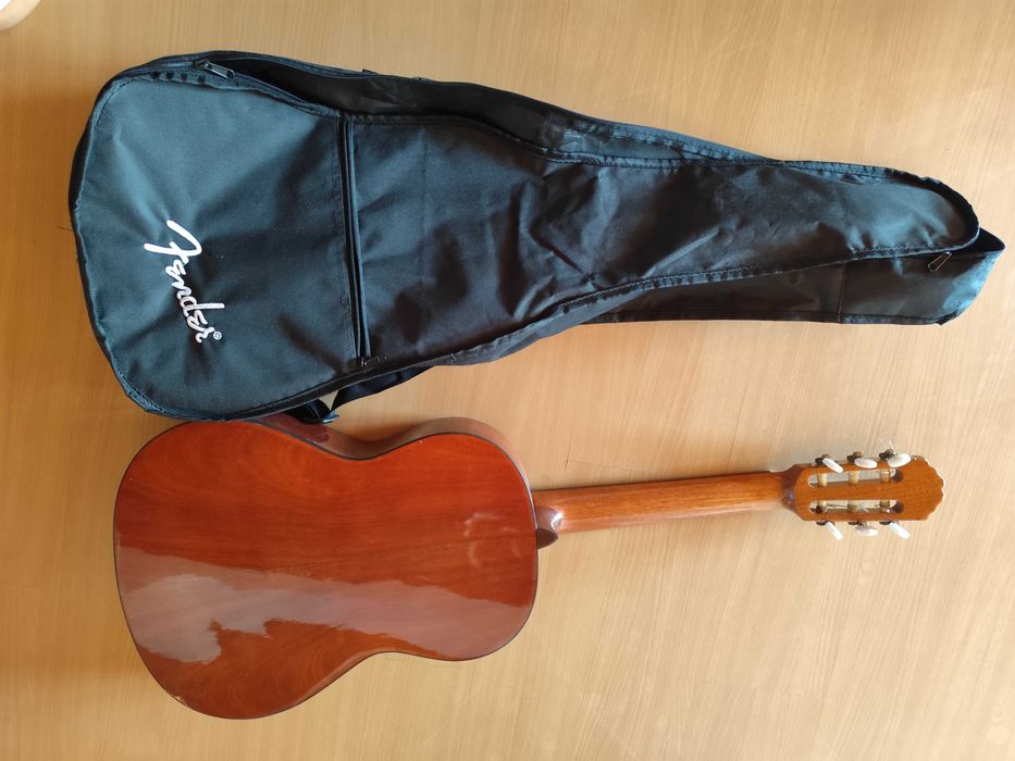 Guitarra APC 1S Cadete (António Carvalho) + Saco Fender.