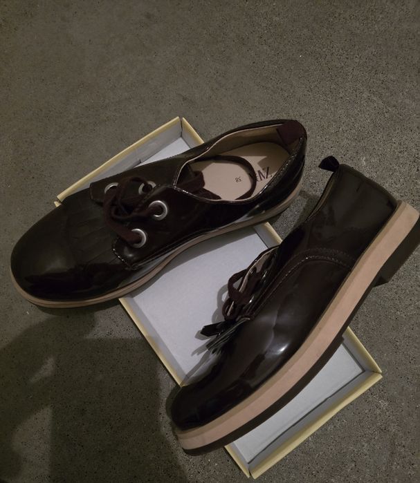 Eleganckie buty-lofery ZARA w kolorze bordo