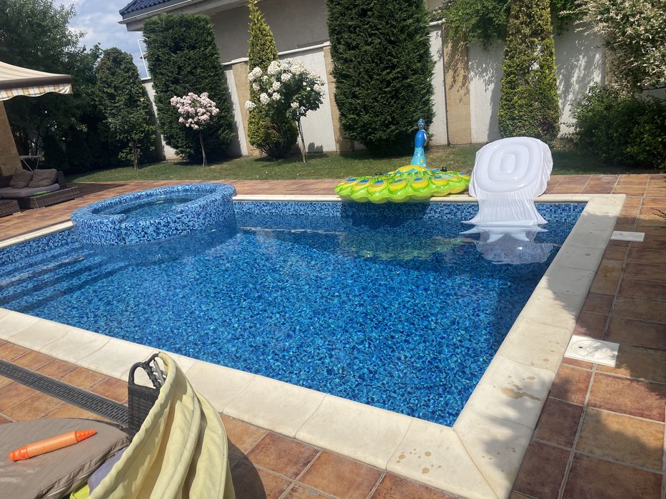 Обслуживания бассейнов ремонт и строительство.