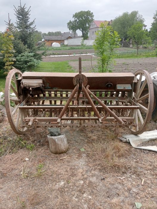 Sprzęt rolniczy oś siewnik