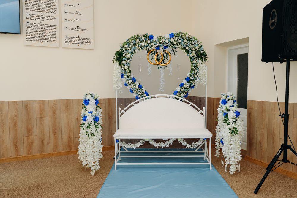 Оренда арки для фотозони та весілля