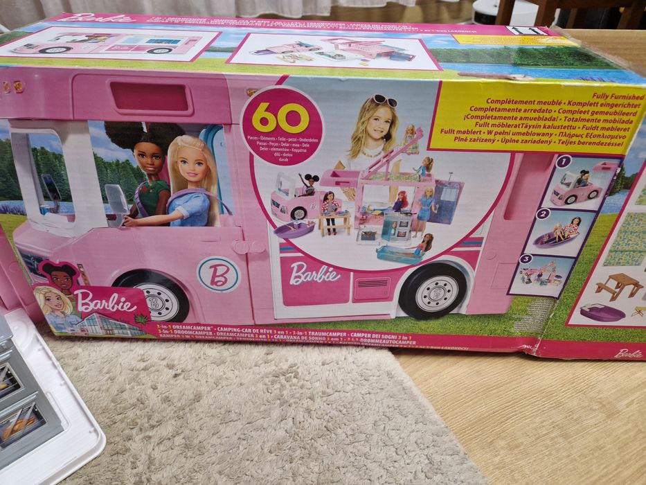 Kamper Barbie z kartonem