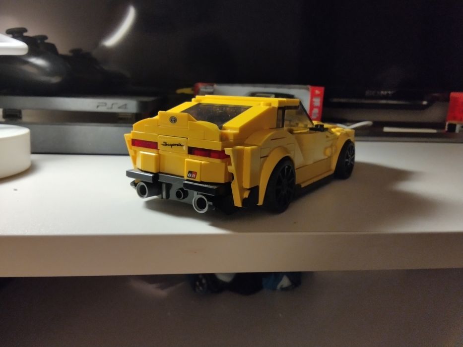 Uma carro de Lego ( Toyota supra mk5)