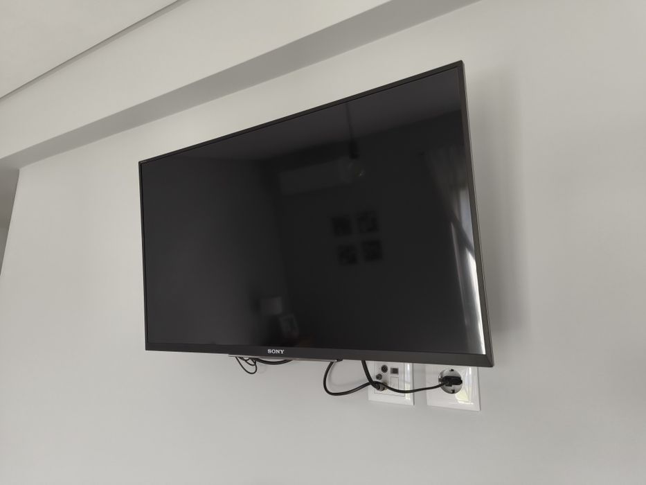 Televisão Sony 32" com suporte