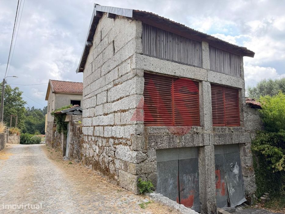 Moradia para Restauro com Terreno de 340 m² | Estorãos, Fafe