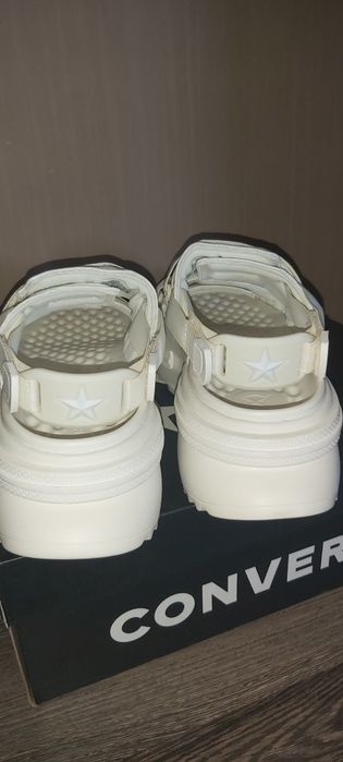 Трендові босоножки Converse