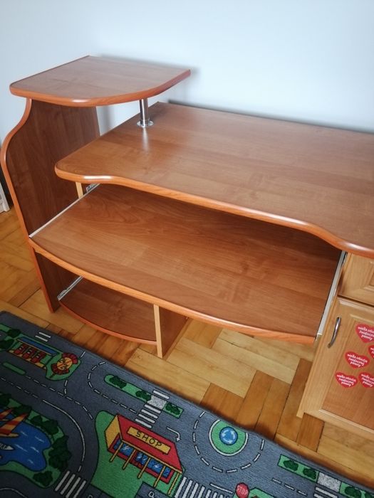 Biurko w kolorze olchy