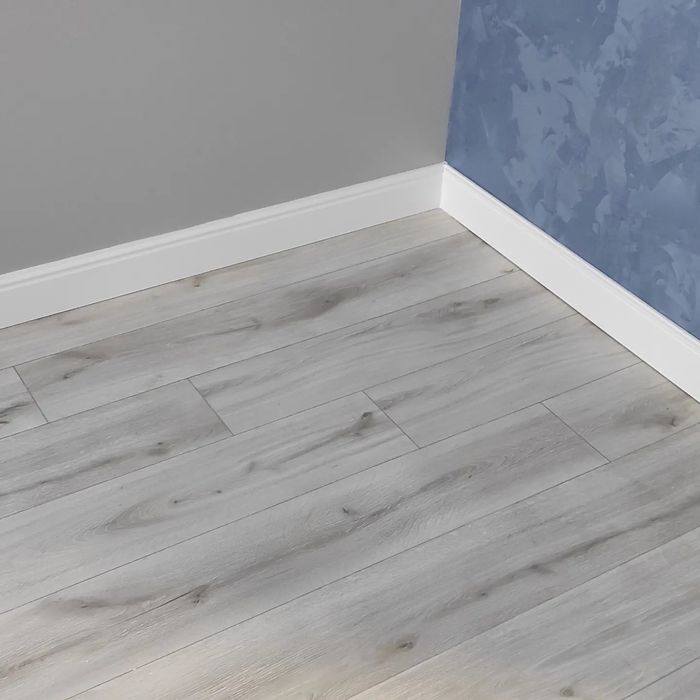 Професійний Монтаж плінтуса.Плінтус МДФ, пластик дюрополімер , дерево