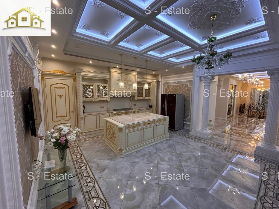 Продам пентхаус VIP уровень 8 комнат,3 уровня центр Стрелка есть видео