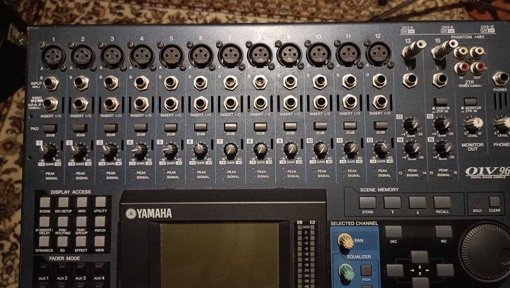 Mesa de mistura Yamaha 01V96 como nova com extras