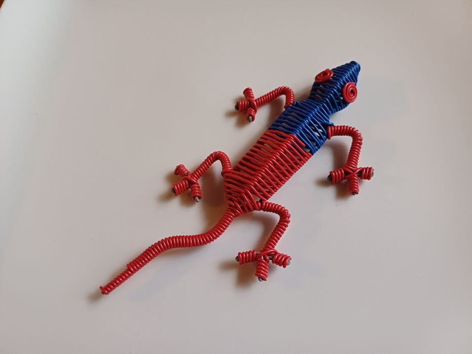 Lizard/Gecko/Salamander made of wire, in blue and red64343239305986120