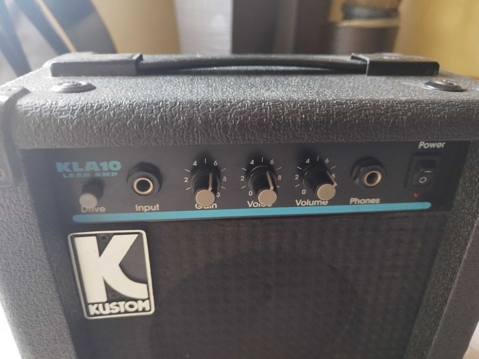 Guitarra Cort X1 com amplificador de 10 watts
