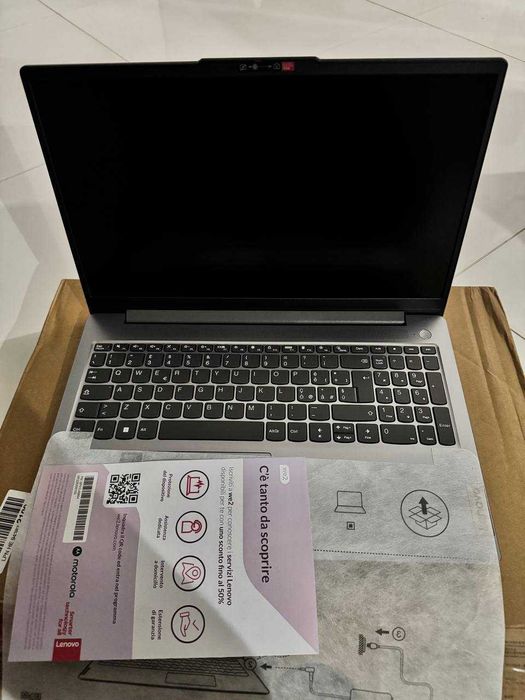 LENOVO IdeaPad Slim 3 AMD Ryzen  7320U/8 GB RAM/512 GB SSD/Radeon 610M