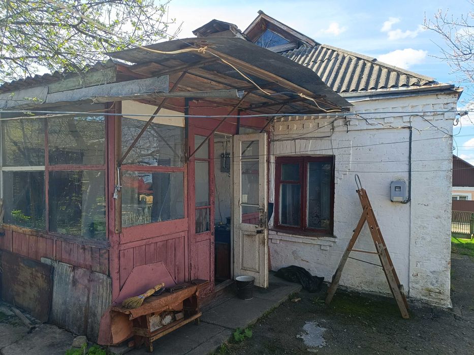 Продається пів будинку р-н БабКП, підведено всі комунікації, під ремонт, можливо за держпрограмою