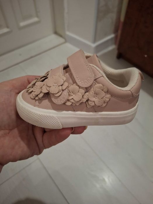 Кросівки для дівчинки HM