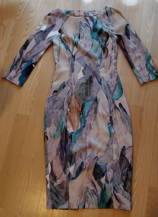 Śliczna sukienka dopasowana midi h&m 36