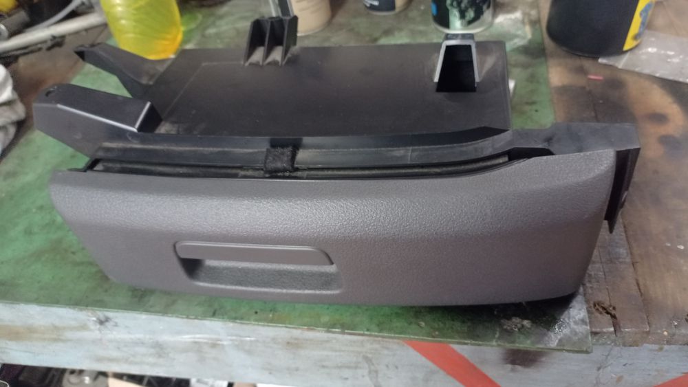 Шухляда,ящик під седіння фольцваген туаран, кадді