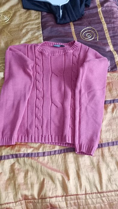 Malinowy sweter damski rozmiar S firmy Esmara