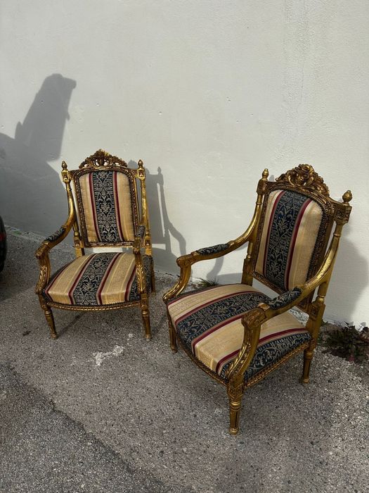 Золоті крісла