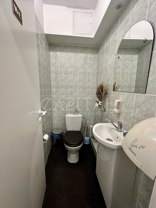 Продаж фасадного приміщення Грушевського Печерськ Центр метро Київ