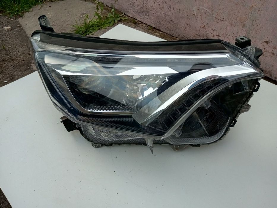 Оригінал фара права, рав4