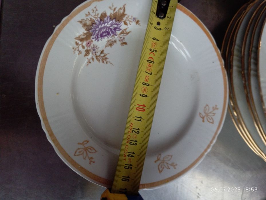 Тарелки , сервизы