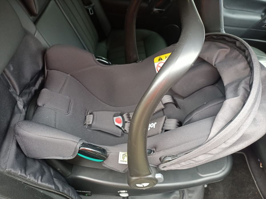 Fotelik samochodowy z bazą ISOFIX
